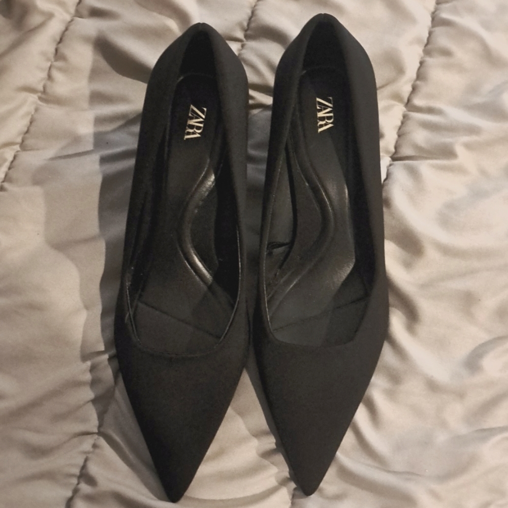 NWOT. Zara black Block Heel Pumps. Size 39